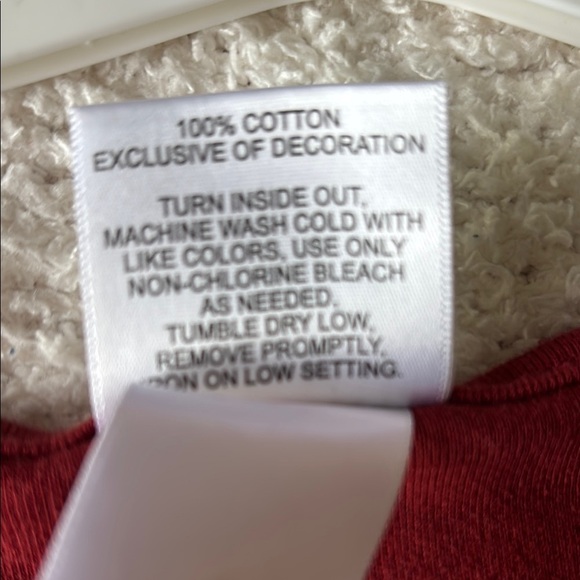 Elegant Red Embroidered Sweatshirt - Picture 10 of 10